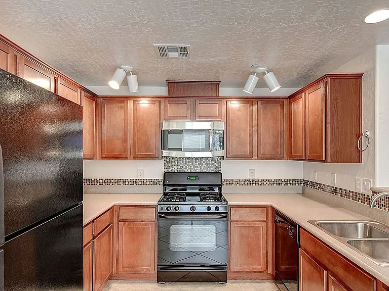 6868 Sky Pointe Dr #1030 — Photo 7
