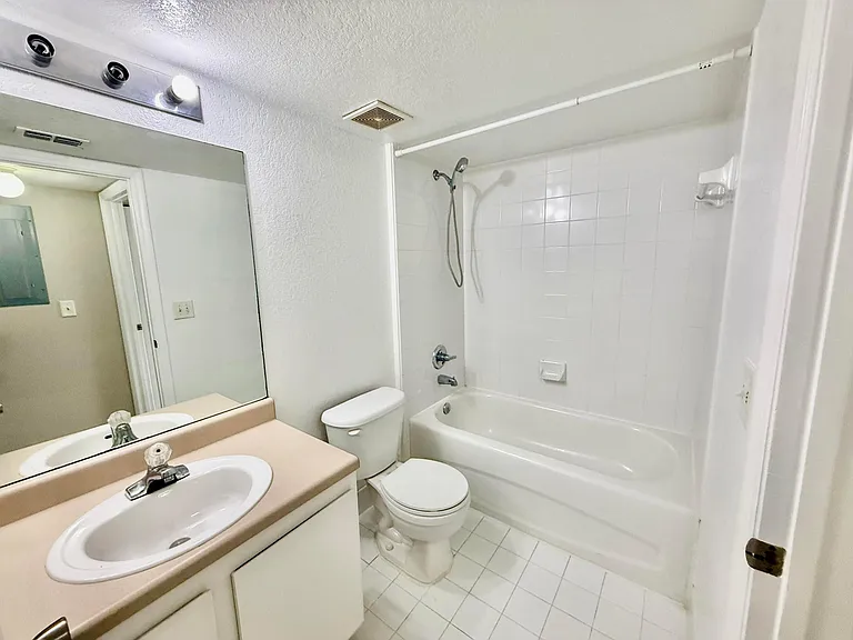 181 SW Palm Dr #103 — Photo 14