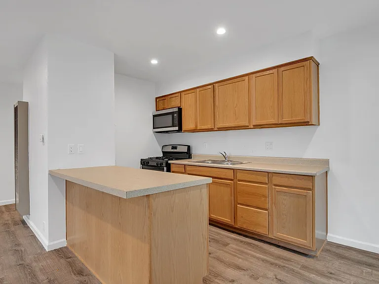 542 Glenrock Ave — Photo 15