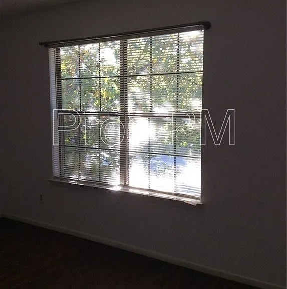 852 W Collins St — Photo 3