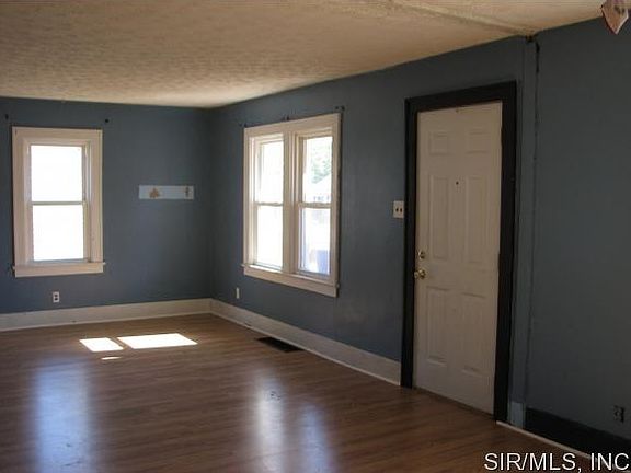 4th image of 937 E Acton Ave