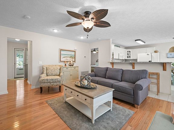 4th image of 833 Keel Ct.