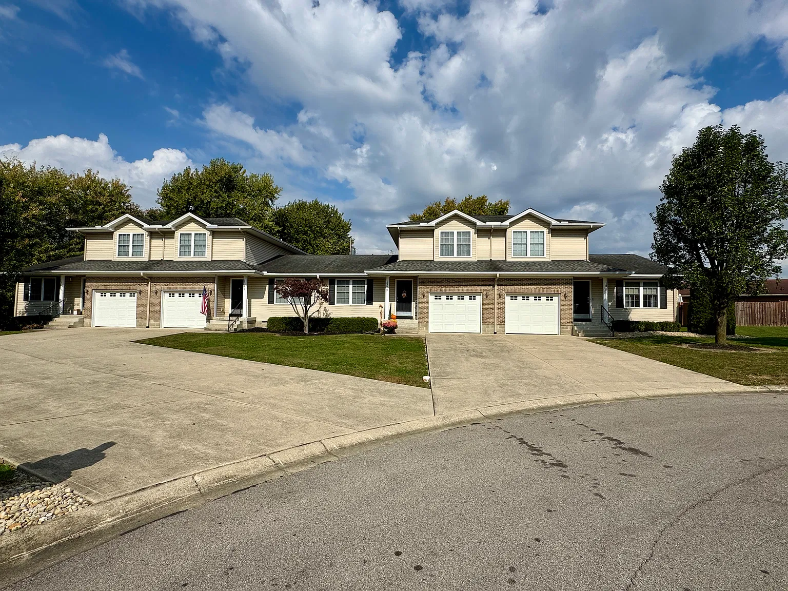2 bed, 1.5 bath, 1500 sqft, $1,800 — Photo 2