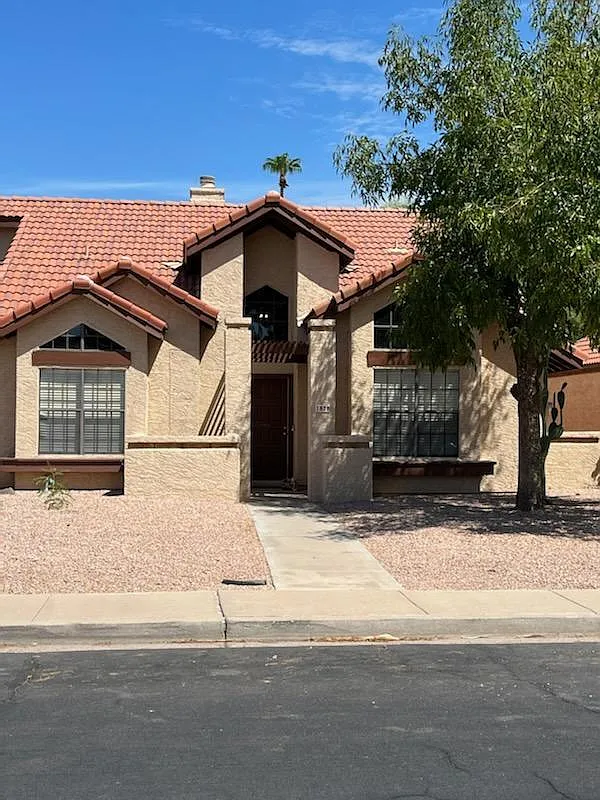 4 bed, 1408 sqft, $2,449 — Photo 3
