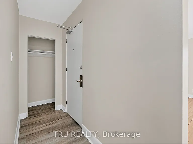 407 Peach Tree Ln #3 — Photo 4