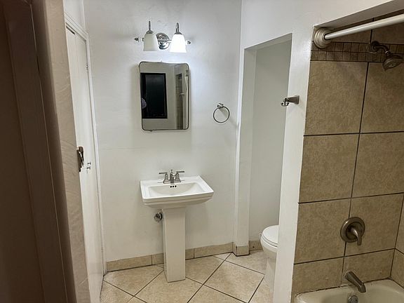 3rd image of 1501 N Stanton St #4