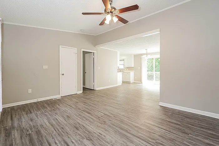 3 bed, 2.0 bath, 1183 sqft, $1,595 — Photo 3