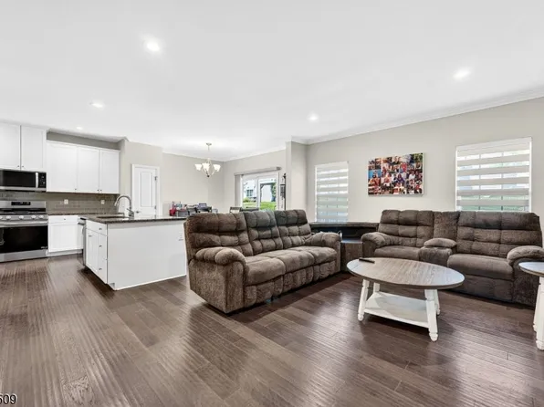 16 Shadetree Ln, Mount Arlington Boro, NJ 07856