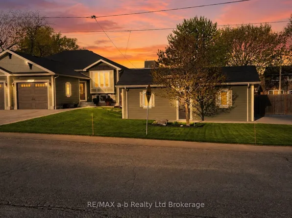 136 Maple Ln, Tillsonburg, ON N4G 2Y5