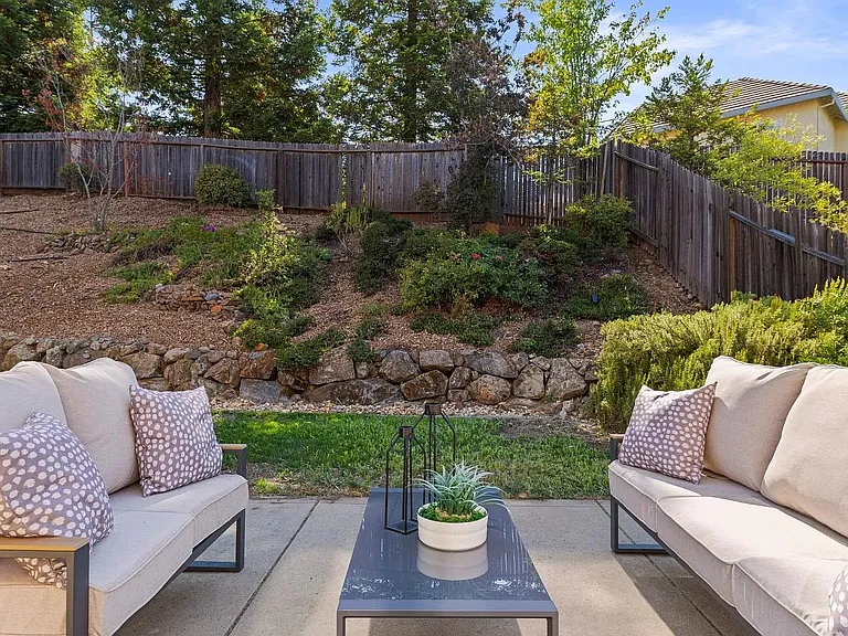 4066 Plateau Cir — Photo 9