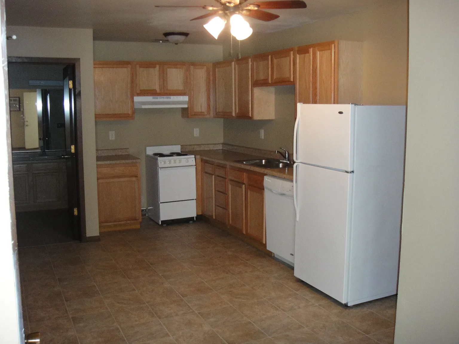 2 bed, 894 sqft, $880 — Photo 3