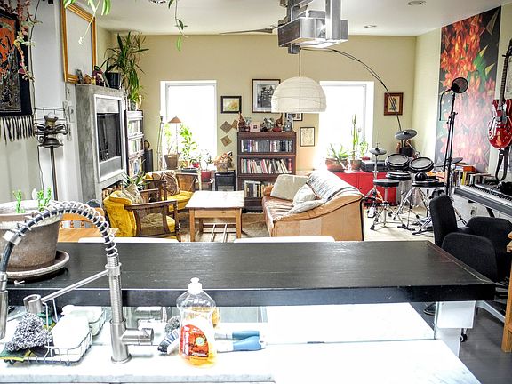 4th image of 2241 Fitzwater St #3