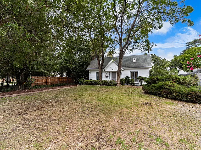 507 N Vine Ave — Photo 2