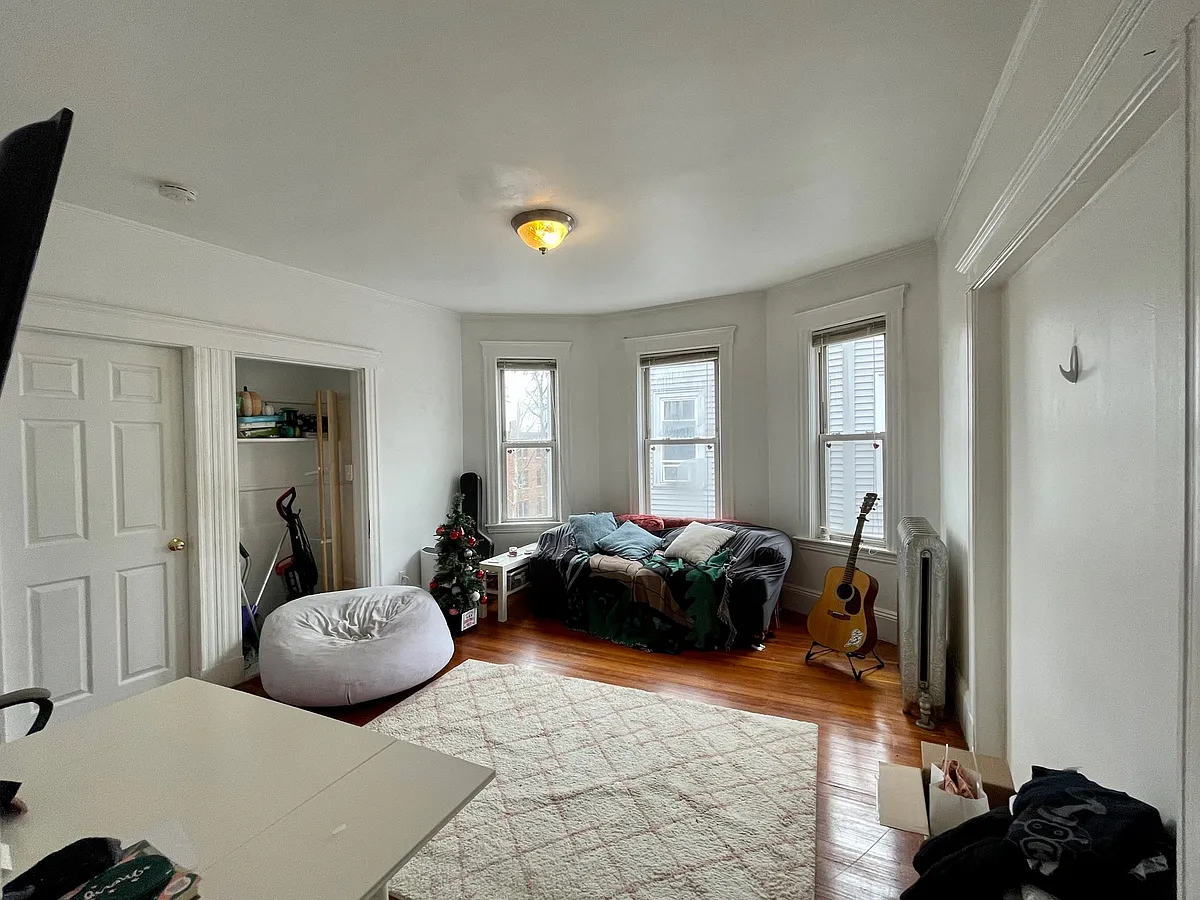 Building Photo - 162 Kelton St #3X