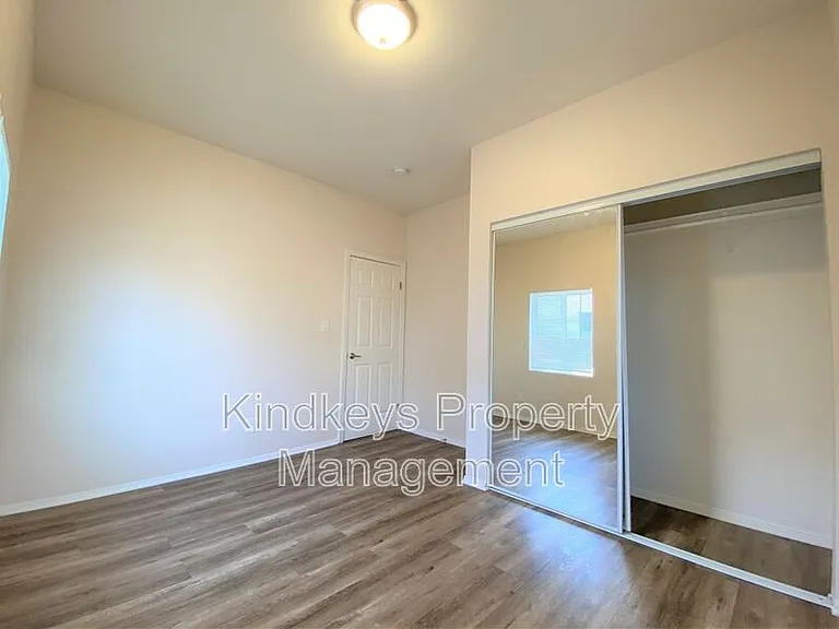 4674 Iowa St — Photo 7