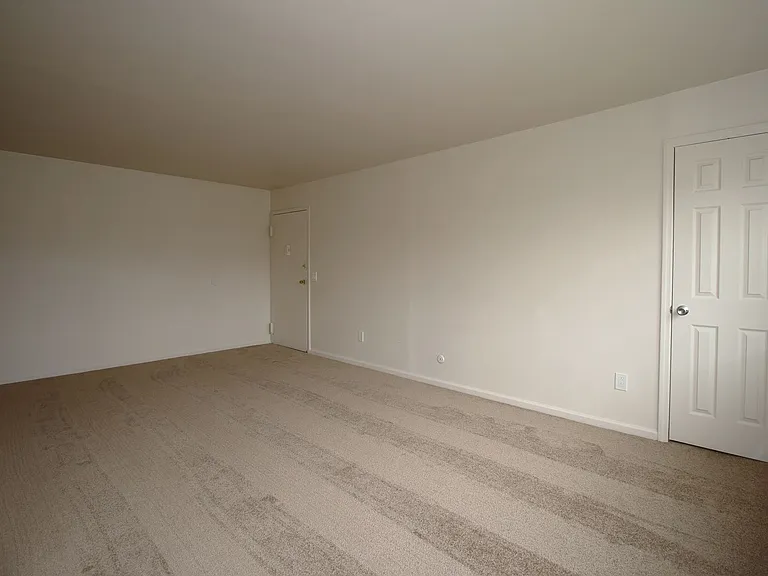 Stevens Manor Apartments — Photo 21