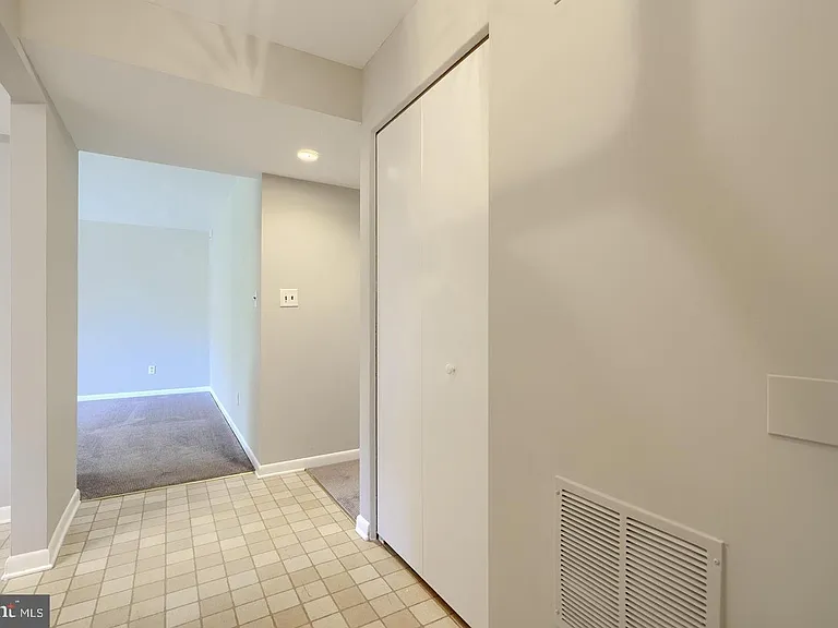 6 Mullingar Ct #301 — Photo 8