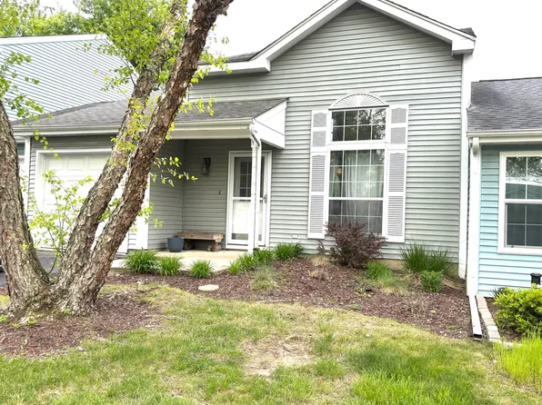 413 Lauren Ln, Island Lake, IL 60042