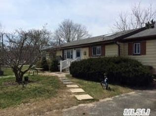 8 Robinson St, Center Moriches, NY 11934