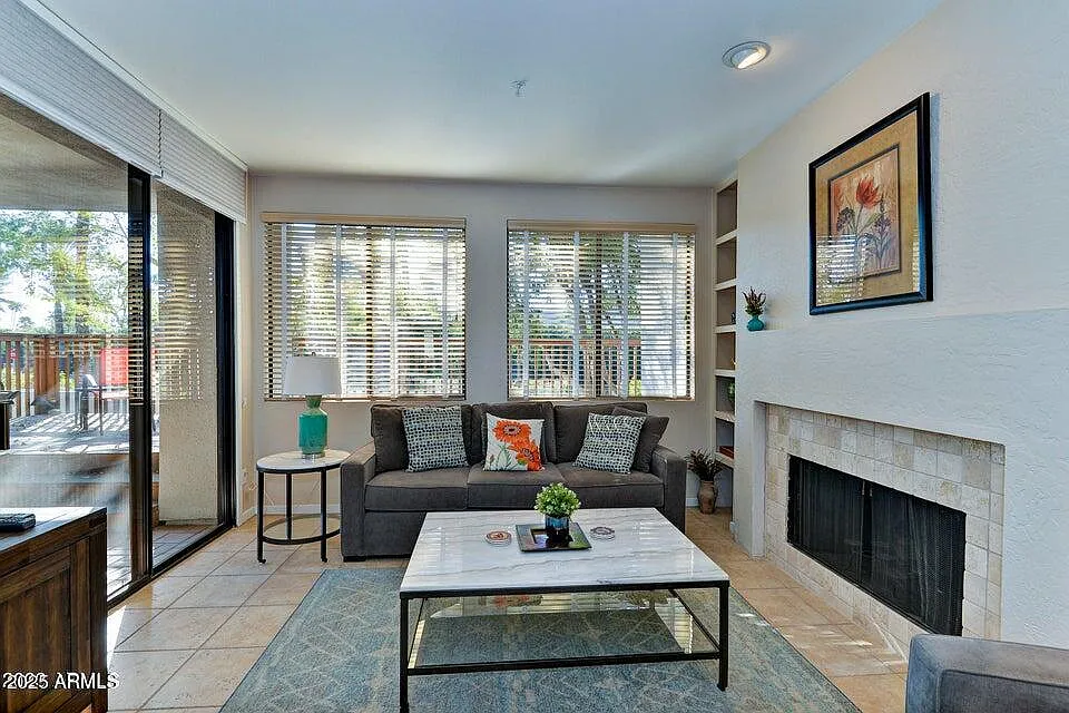 2 bed, 2.0 bath, 1104 sqft, $2,800 — Photo 2