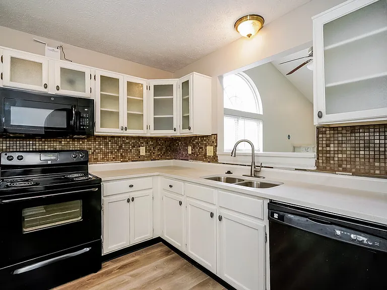 1215 Paul Dr — Photo 9