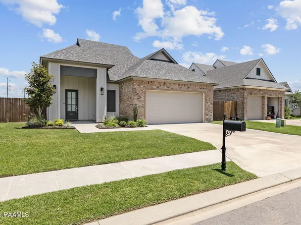 402 Last Quarter Dr, Youngsville, LA 70592