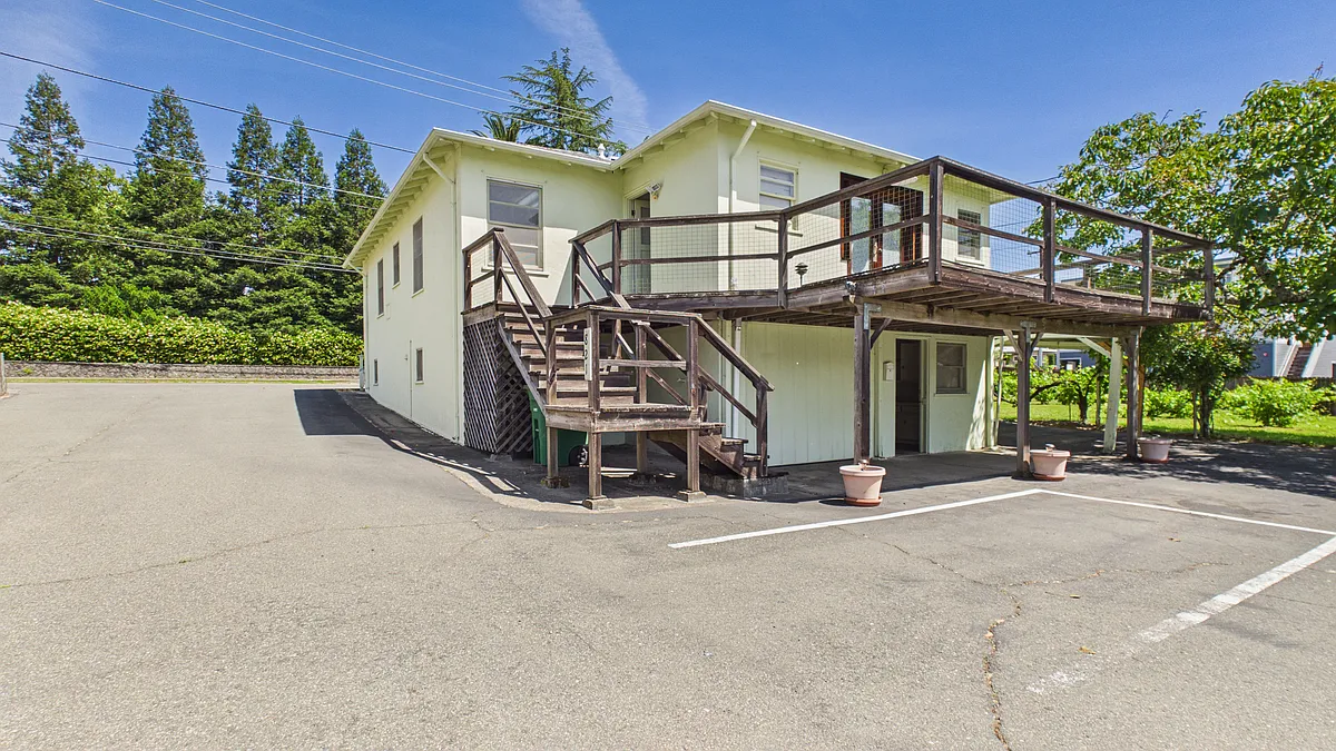 Building Photo - 821 Healdsburg Ave