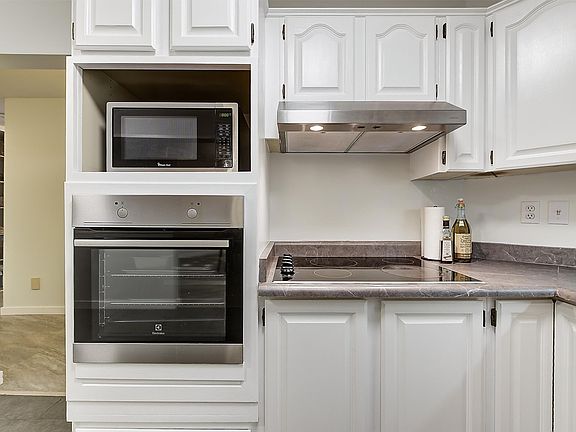 3rd image of 1534 Lawrence Ave #203