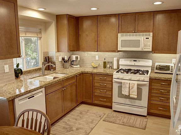 3rd image of 78860 Villeta Dr