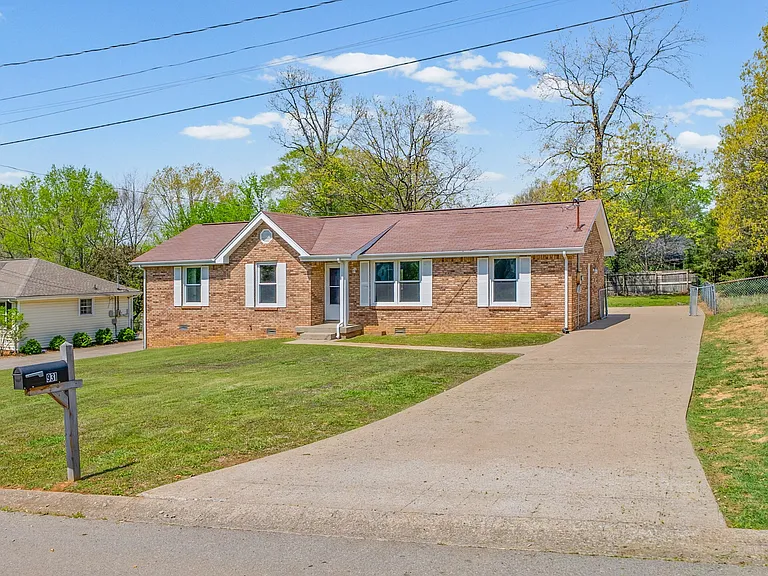 931 Poppy Dr — Photo 4