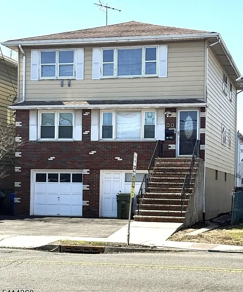 900 S Park Ave — Photo 1