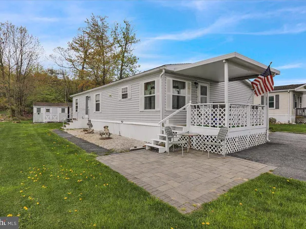 29 Mountain View Ln, Blandon, PA 19510