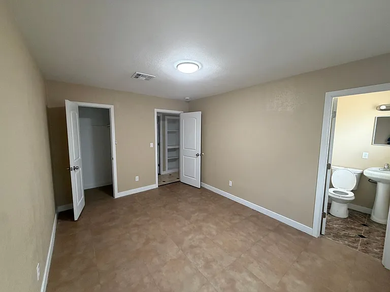 5810 W Earll Dr — Photo 8