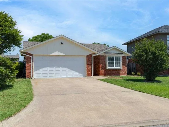 2406 SW 41st St, Lawton, OK 73505