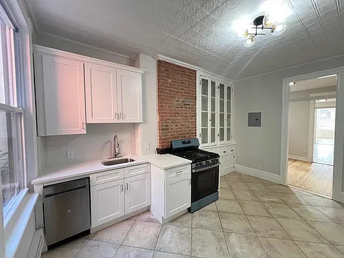 492 Monmouth St #2-R Photo 1