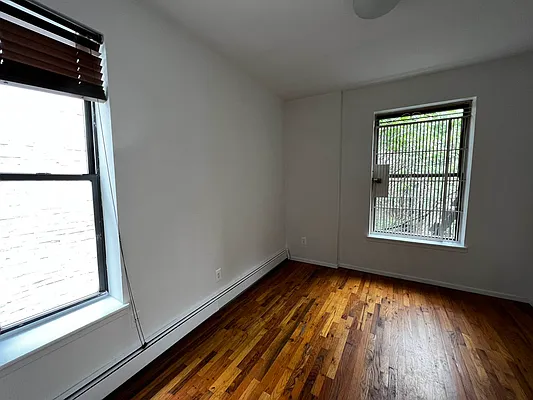 Rented by Salon Realty Corp | media 9