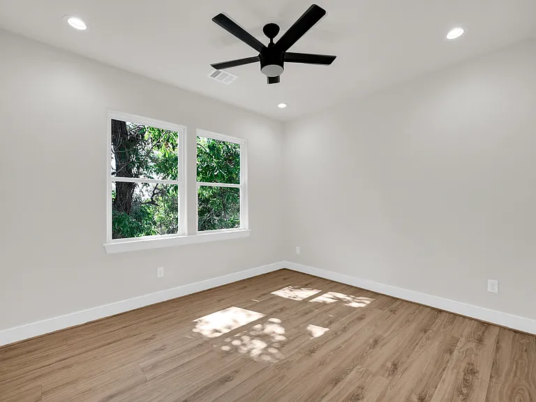 715 Service St #B — Photo 20
