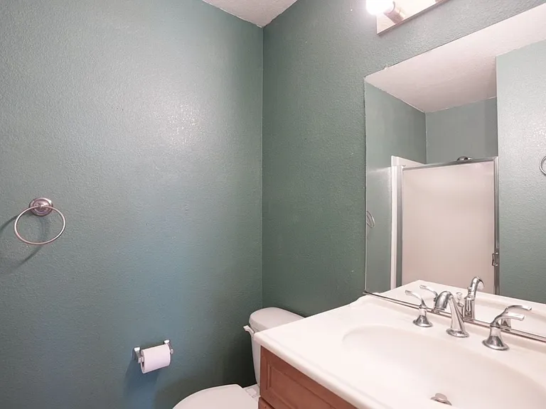 31 Golden Gate Cir — Photo 16