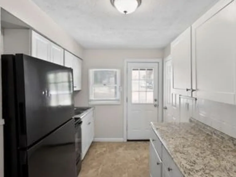 405 Estelle Ave — Photo 4