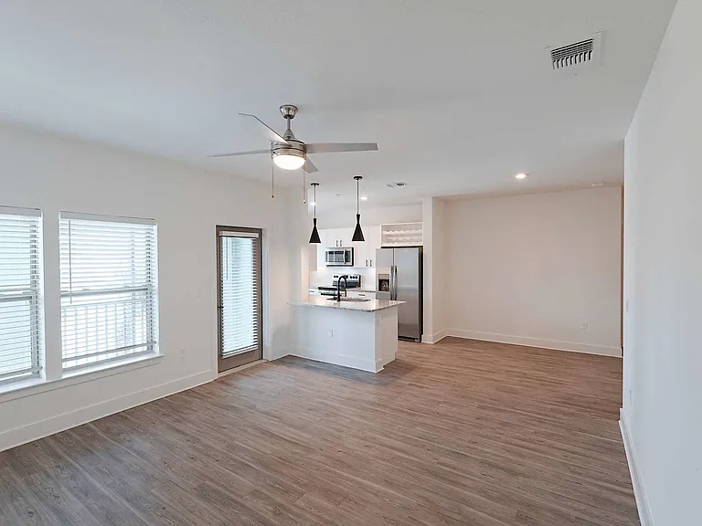 The Parian Luxury Apartments — Photo 103