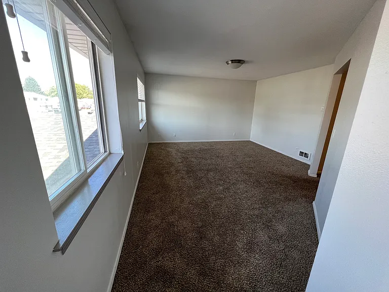 2088 Stace St — Photo 2