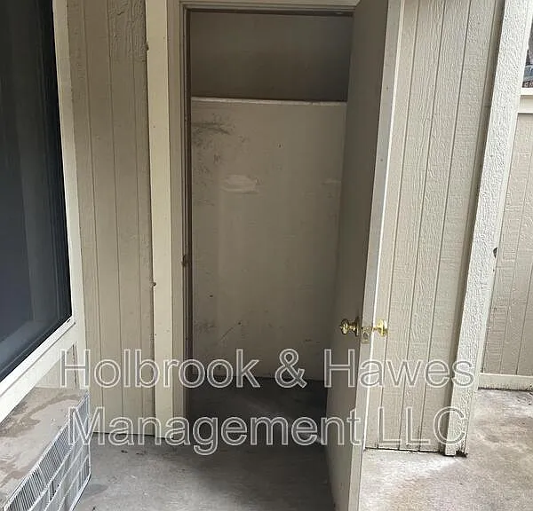 1209 W Plum St — Photo 5