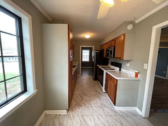 3rd image of 446 Sandalwood Dr