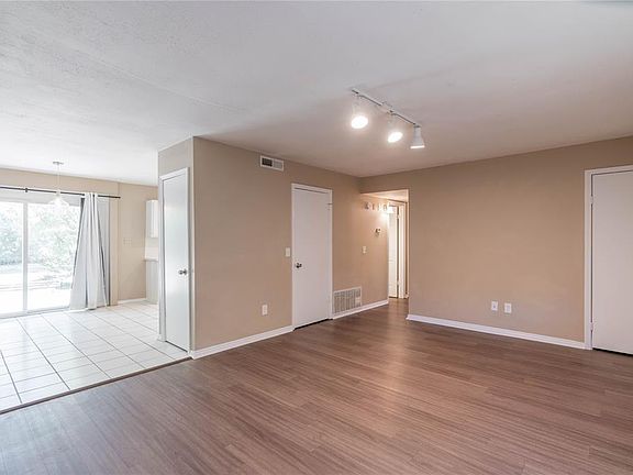 4th image of 620 N Ramblin Oaks Dr