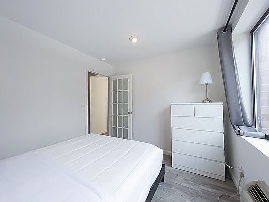 3rd image of 626 10th Ave APT 2D