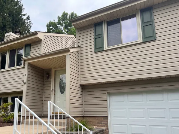 4 Holyoke Dr, Greensburg, PA 15601