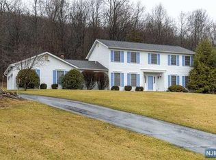 27 Edgemere Ter, Washington, NJ 07882