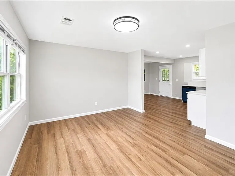 1639 Bridgeport Dr NW — Photo 6