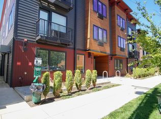 Modern & Spacious 1 Bedroom + Office with Luxe Finishes!, Portland, OR 97239