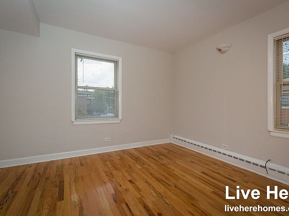 3rd image of 2112 W Foster Ave APT 1S
